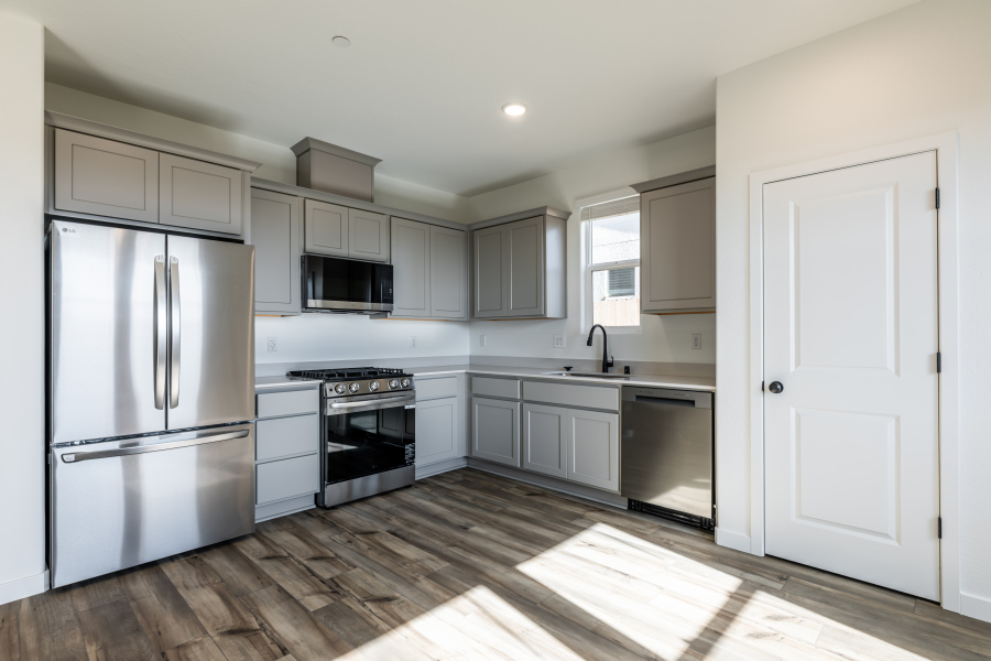 A kitchen with white cabinets.