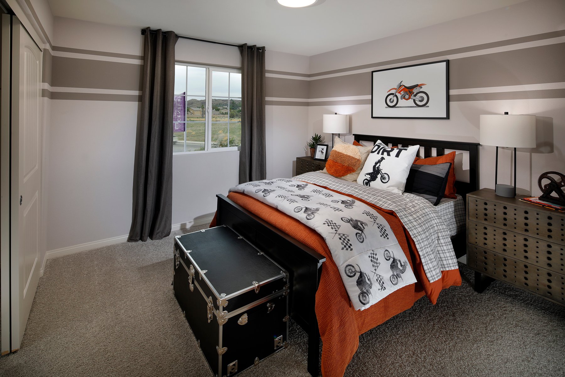 A bedroom with a bed and a chest of drawers.