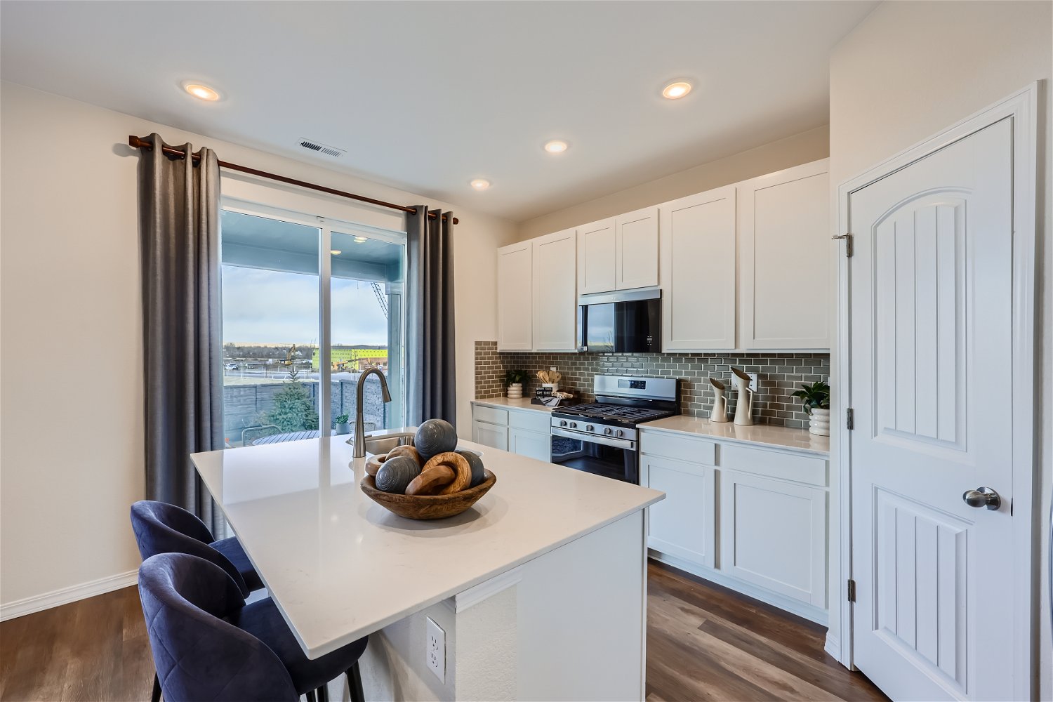 A kitchen with white cabinets.