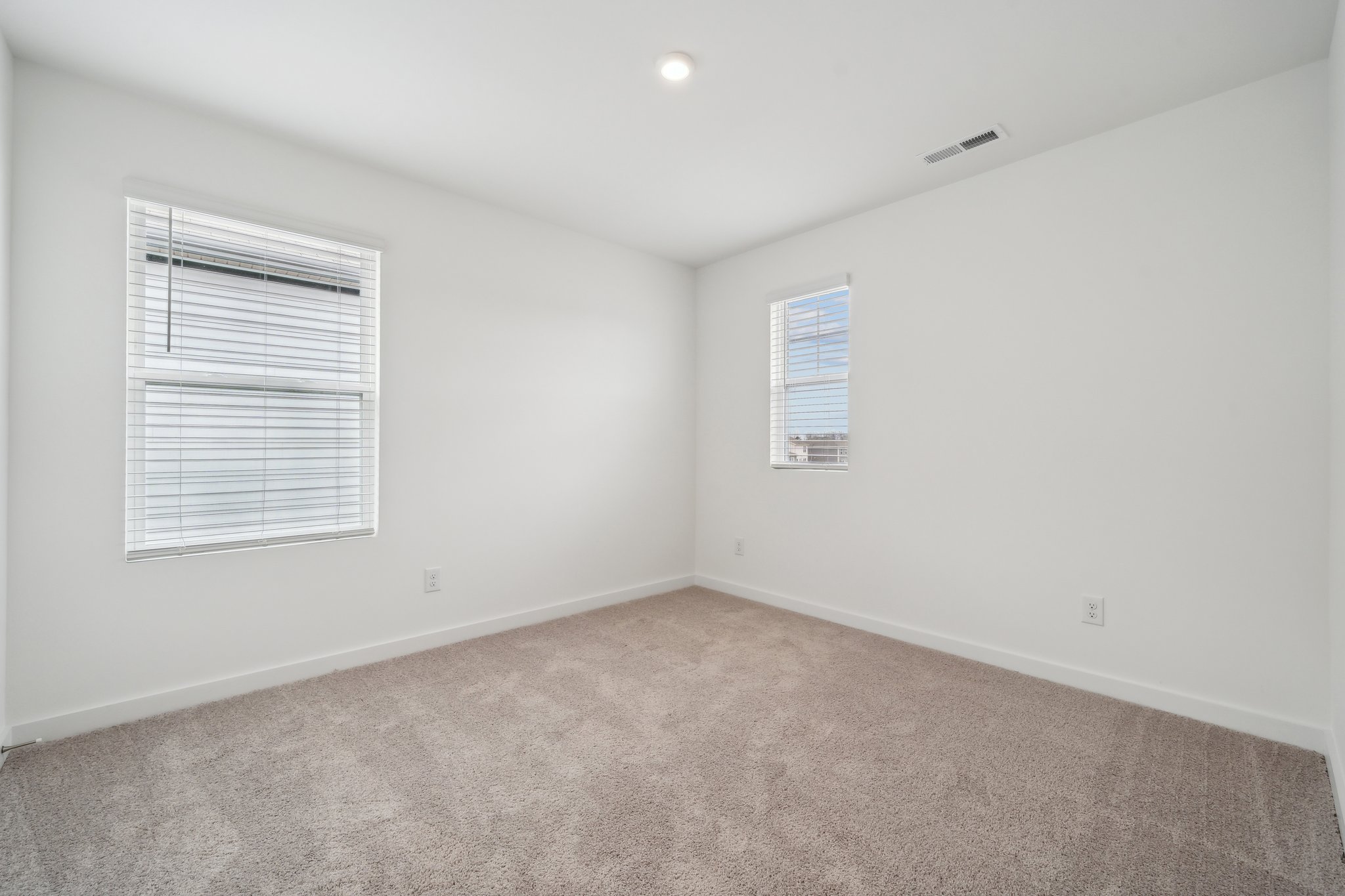 A room with a carpet and a carpet.