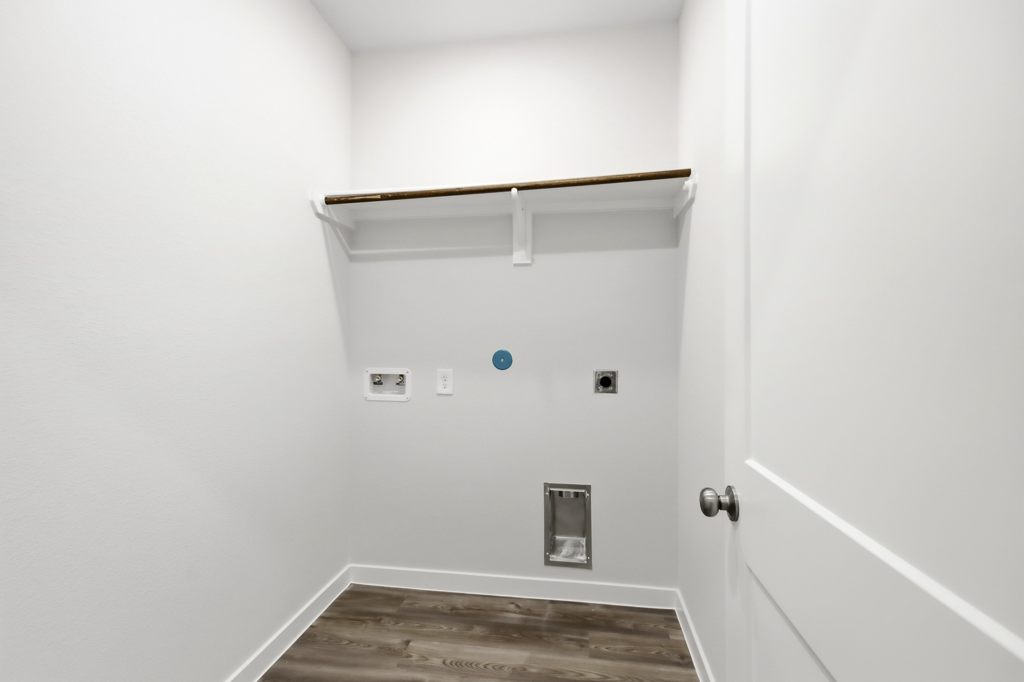 A white wall with a light on it.